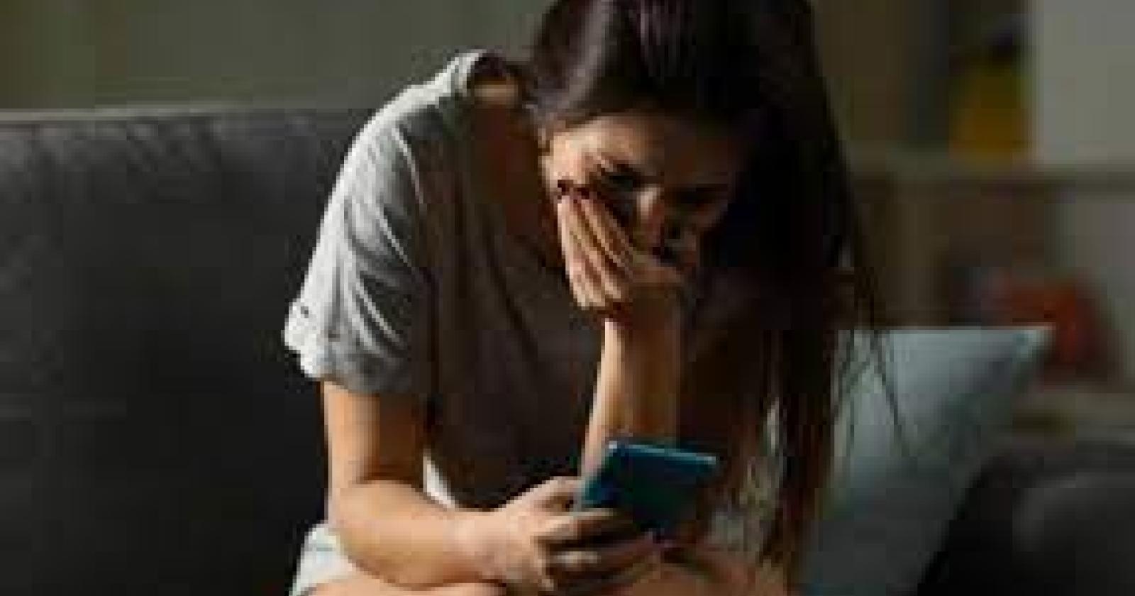 Lei lo lascia, lui la mette su un sito di escort