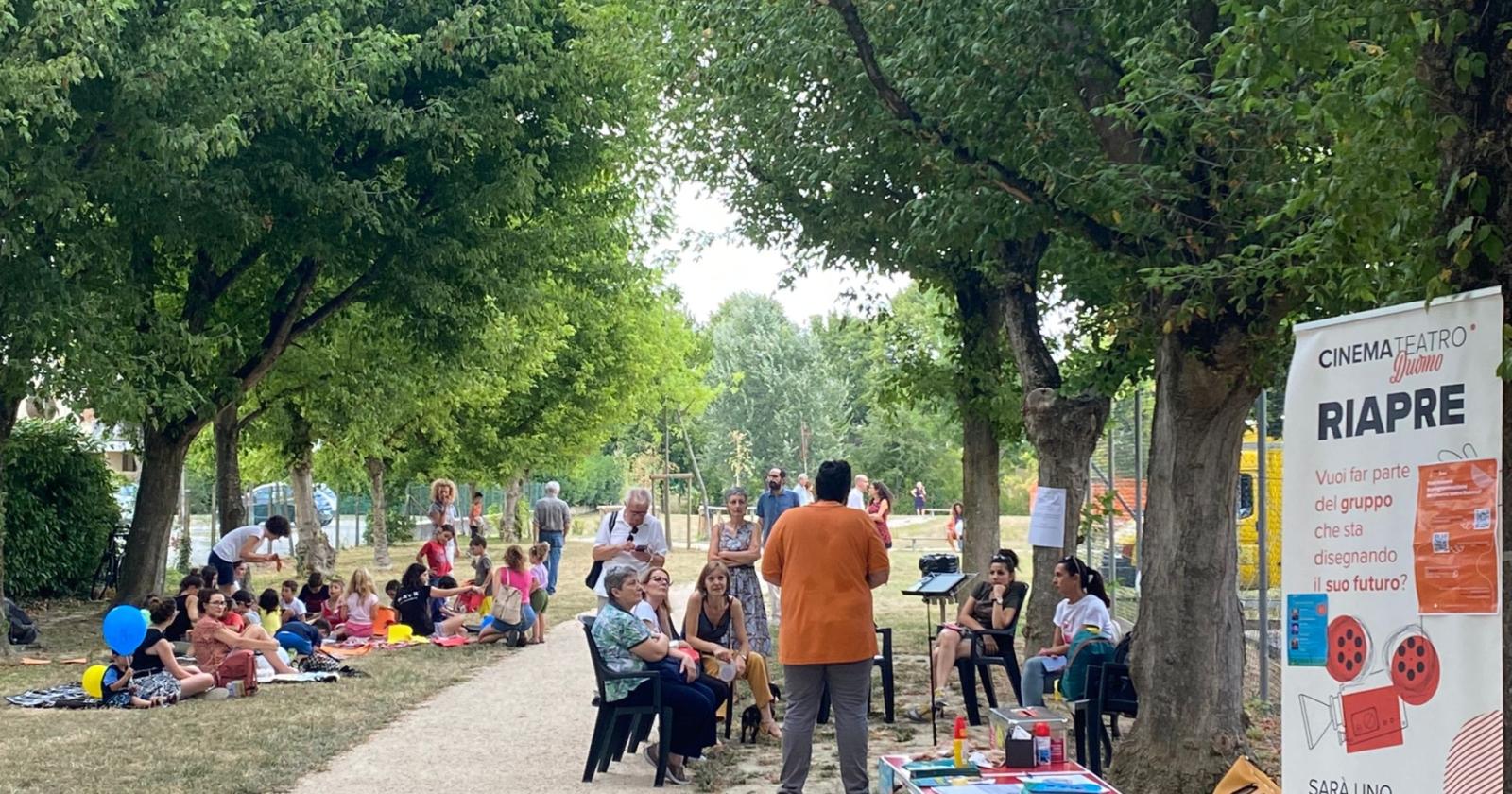 Cinema, parco, stelle e picnic