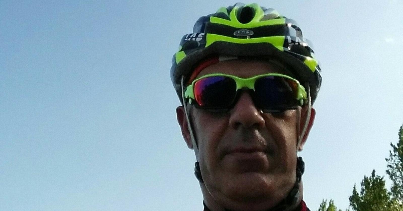 Muore mentre prende un caffè col figlio, a 58 anni