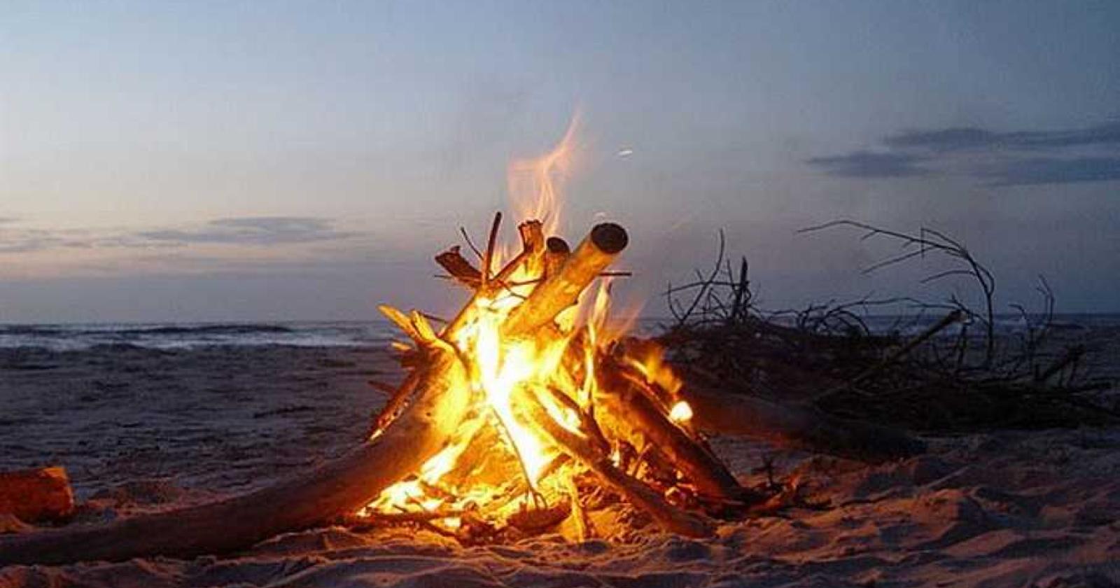 Vietati i falò in spiaggia, multe sino a 2mila euro