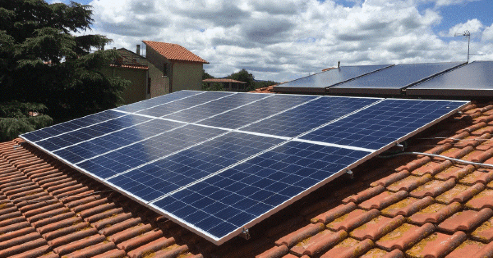 "Le bollette saliranno ancora, mettete il fotovoltaico"