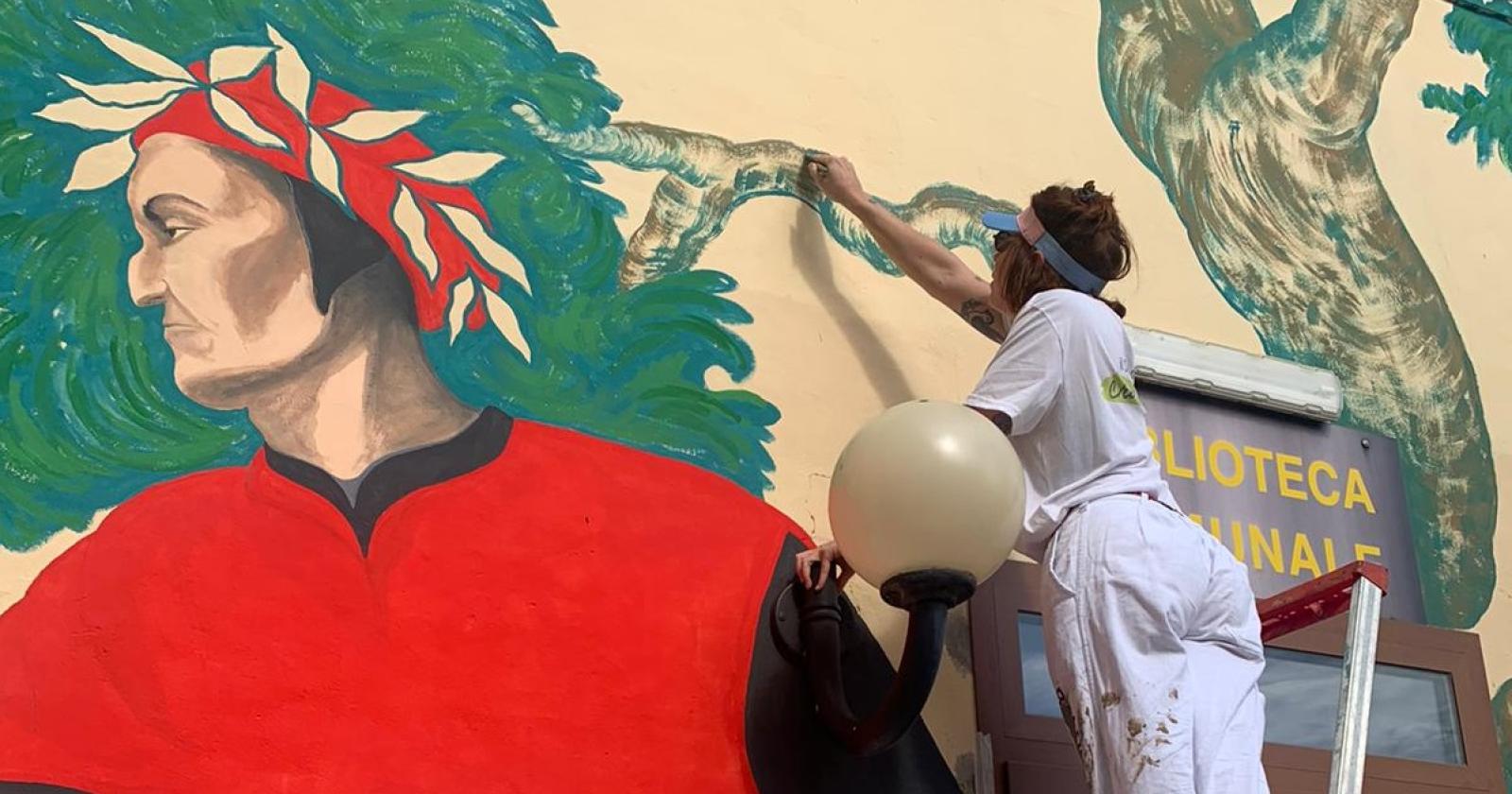 Il Sommo Poeta diventa un murale