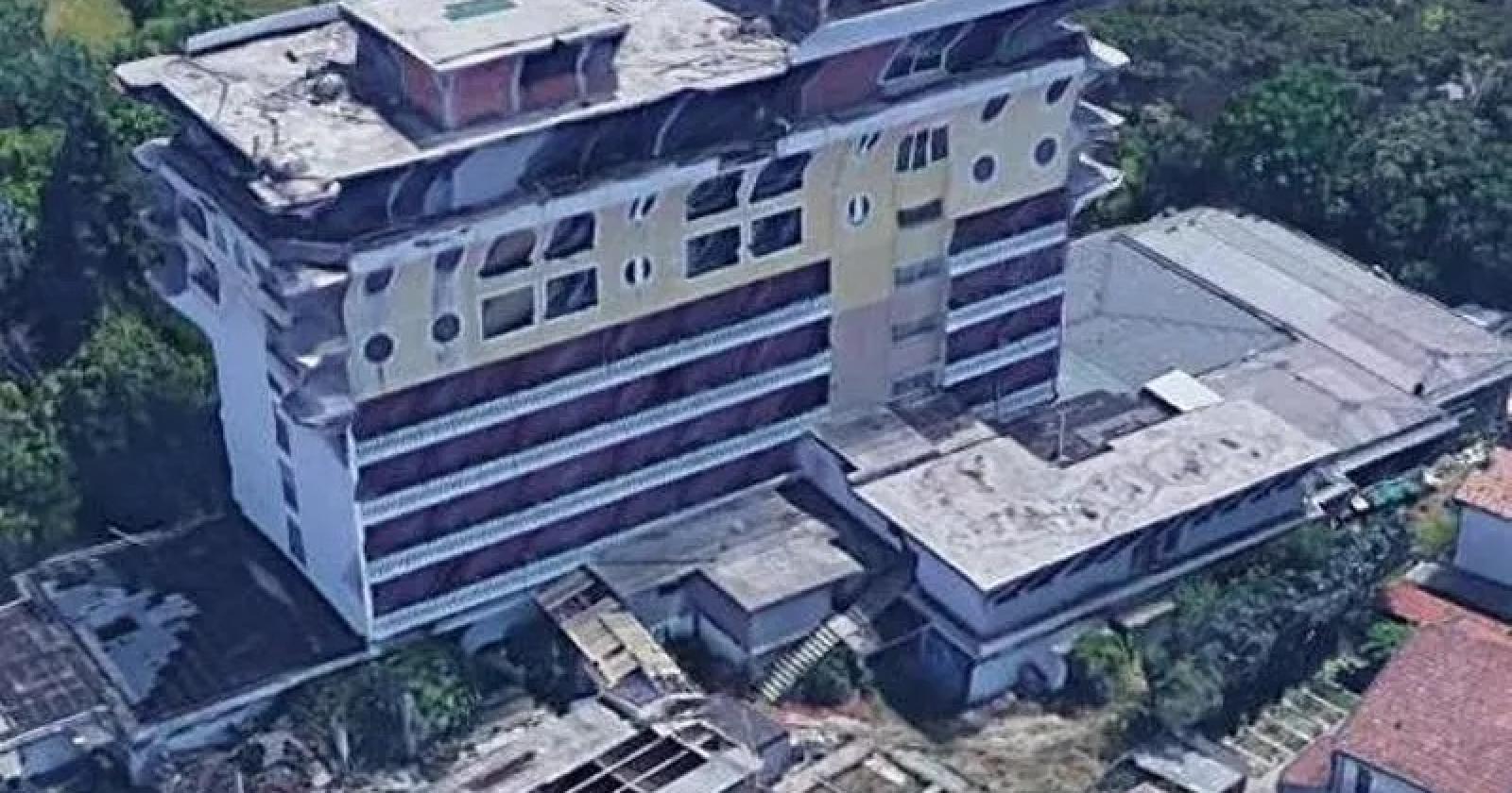 L'ex albergo sarà fatto saltare in aria