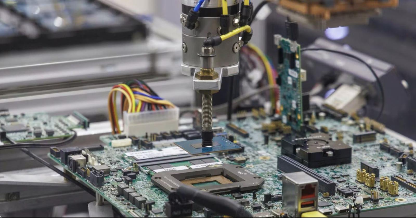 Intel, 4,5 miliardi di euro per sbarcare in Veneto