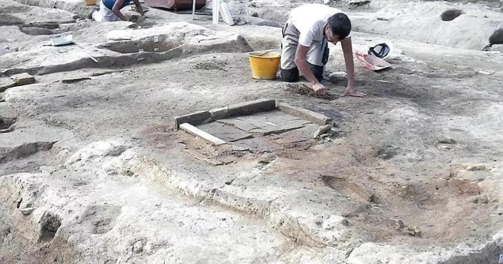 Scavano in ospedale, trovano una città romana