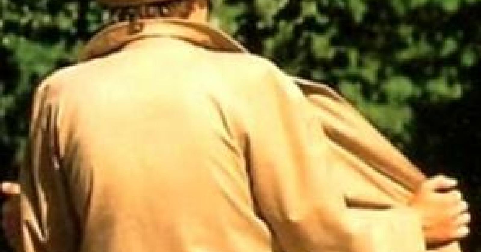 Si masturba nel parcheggio dell'ex ospedale e molesta un donna