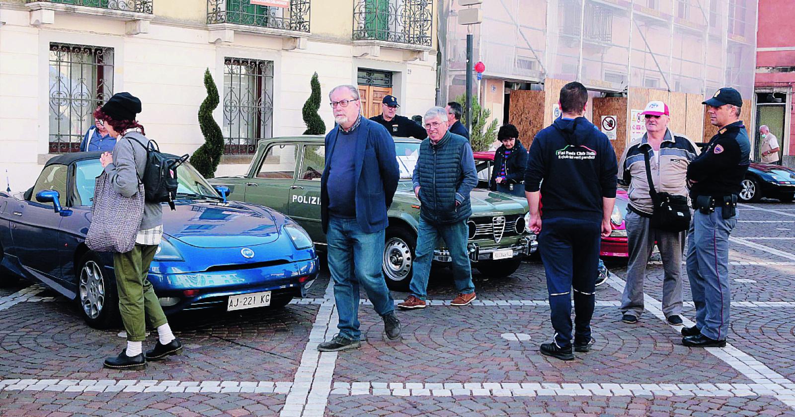Auto d’epoca in mostra e in parata