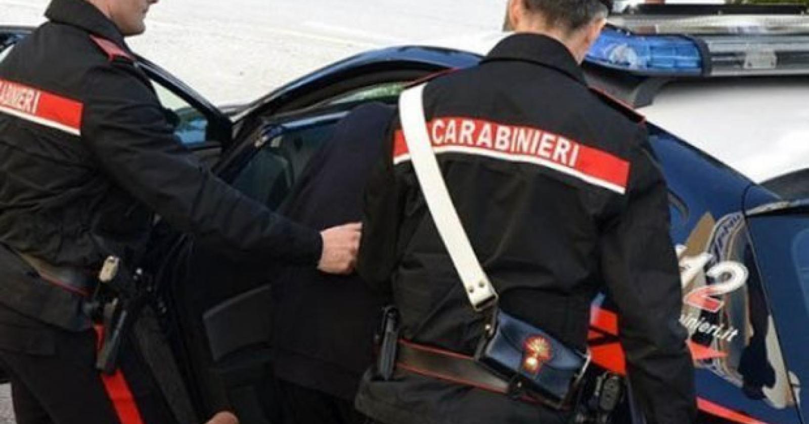 Incinta di sette mesi, ruba in casa: presa, ma niente carcere