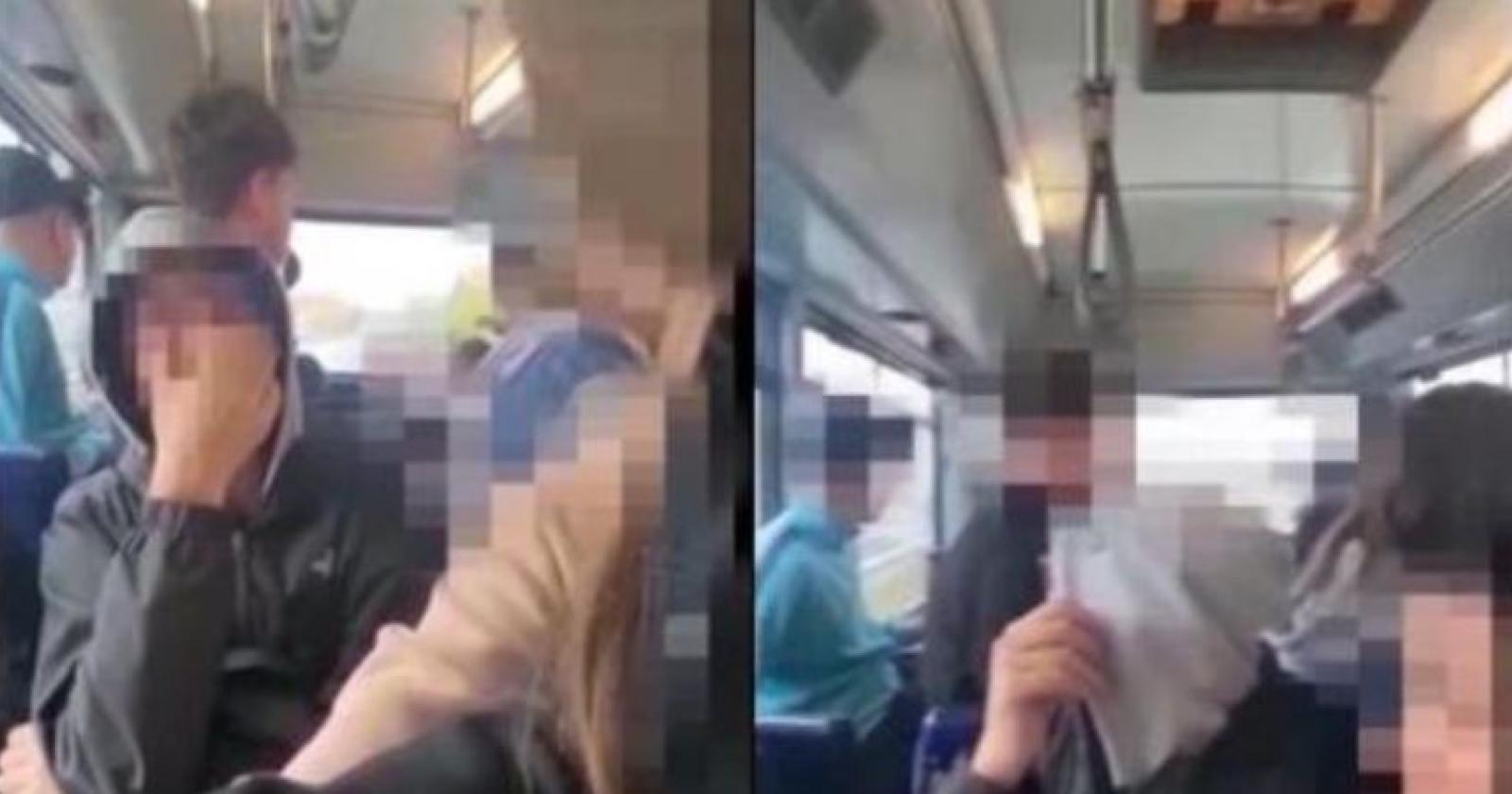 Lanciano petardi dal bus di linea