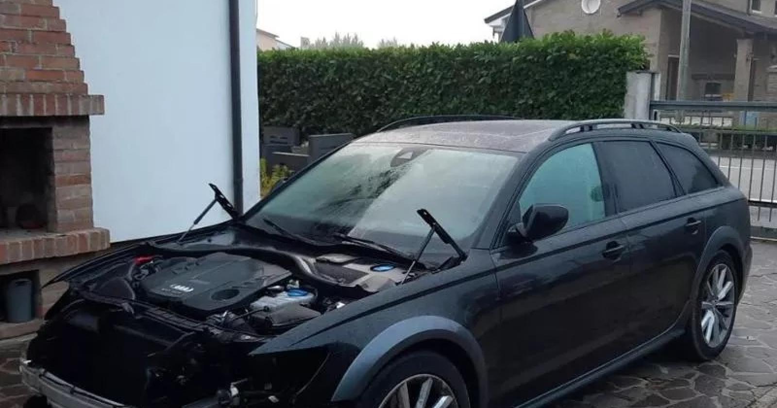 I ladri smontano le auto: sparito pure il cofano