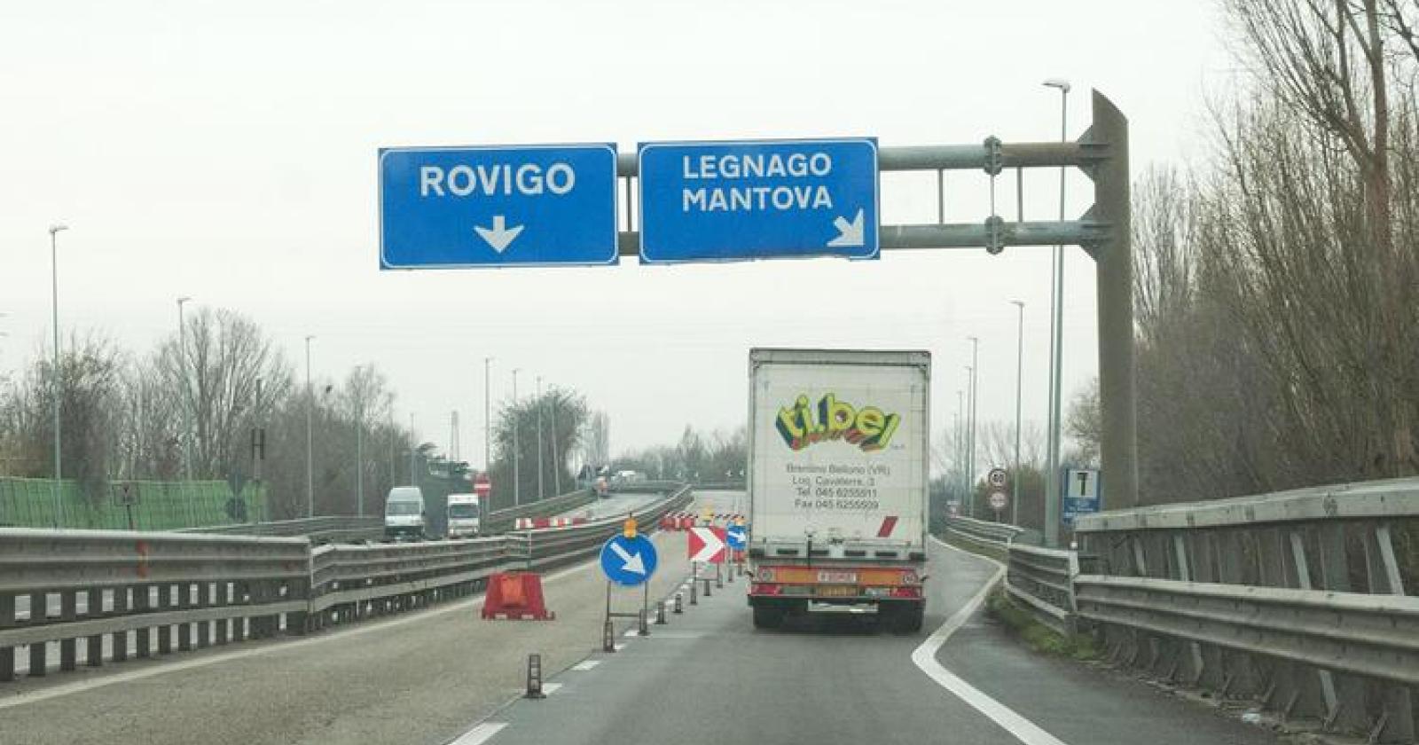 Transpolesana chiusa di notte per lavori