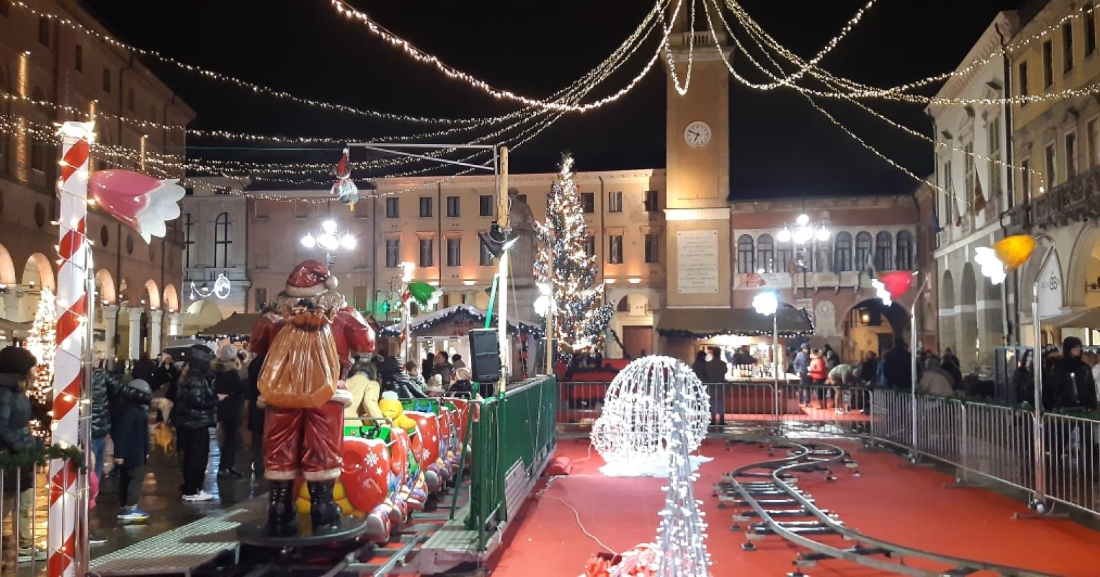 Rovigo tra luci, musica e regali: arriva il Natale