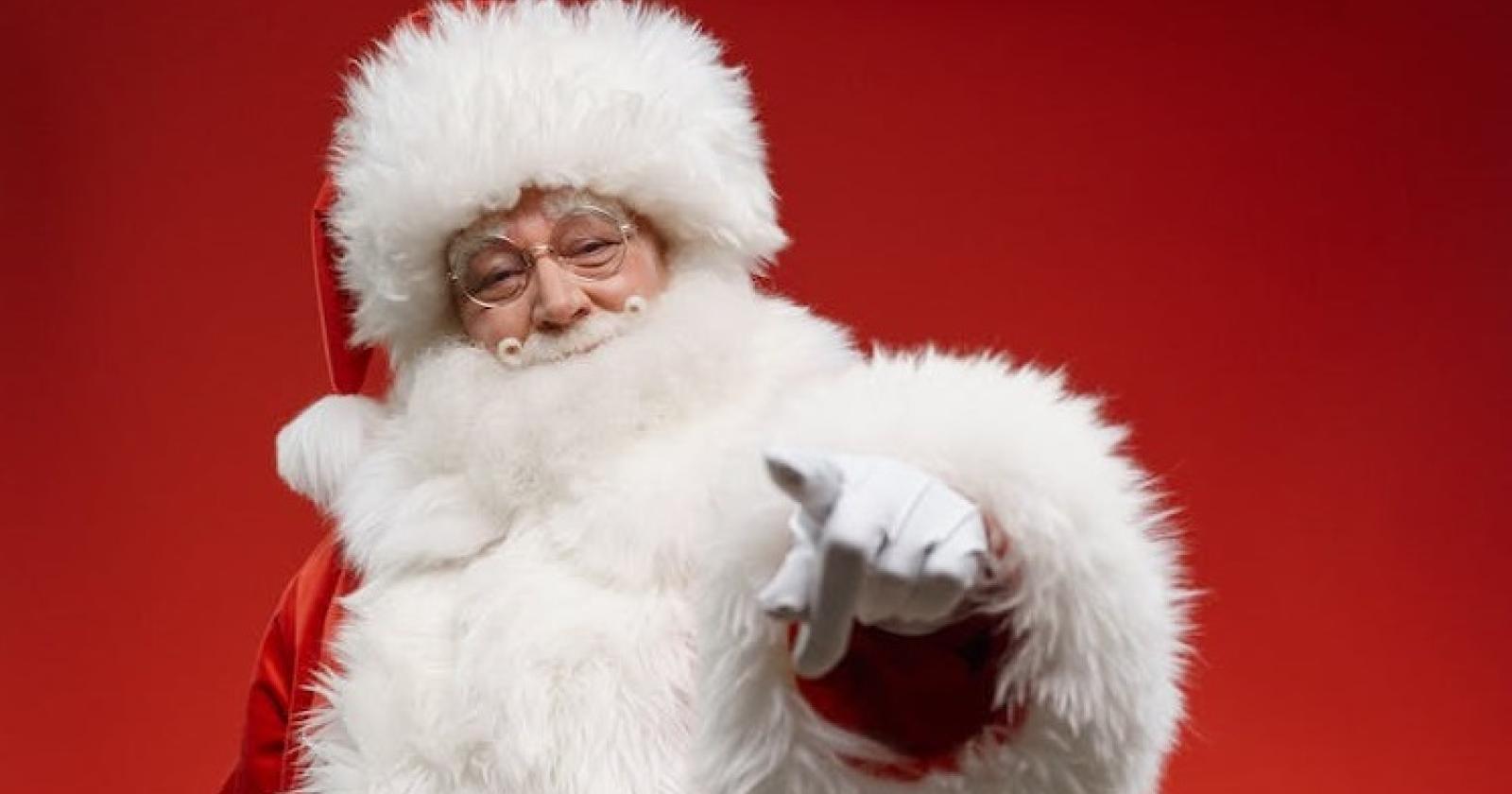 I Babbi di Natale pronti ad invadere la piazza del paese