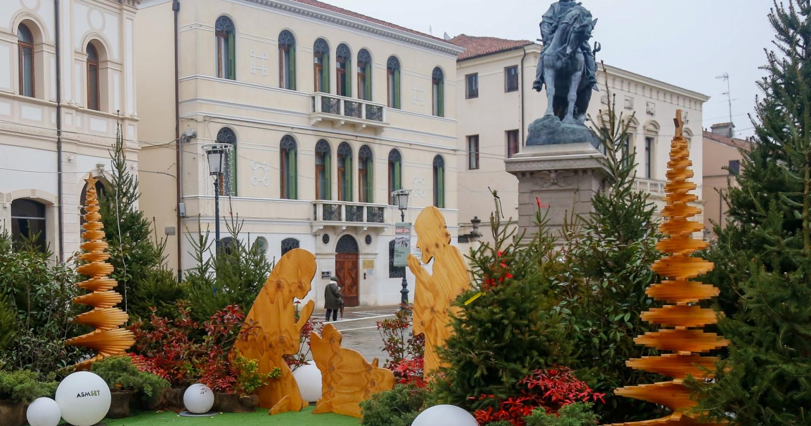 Un presepe intagliato nel legno per piazza Garibaldi