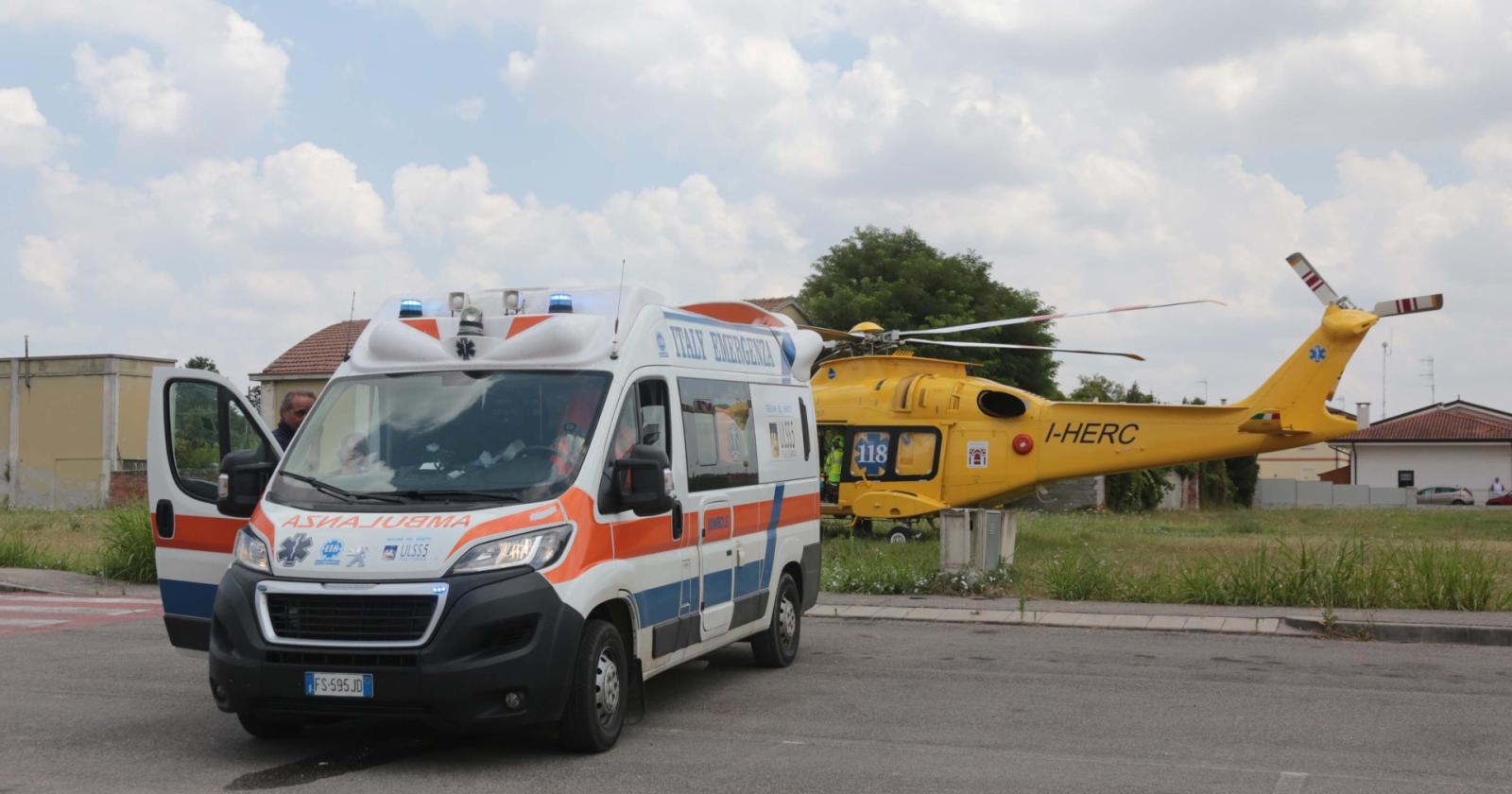 Lei uccisa, lui gravissimo: si cerca la figlia