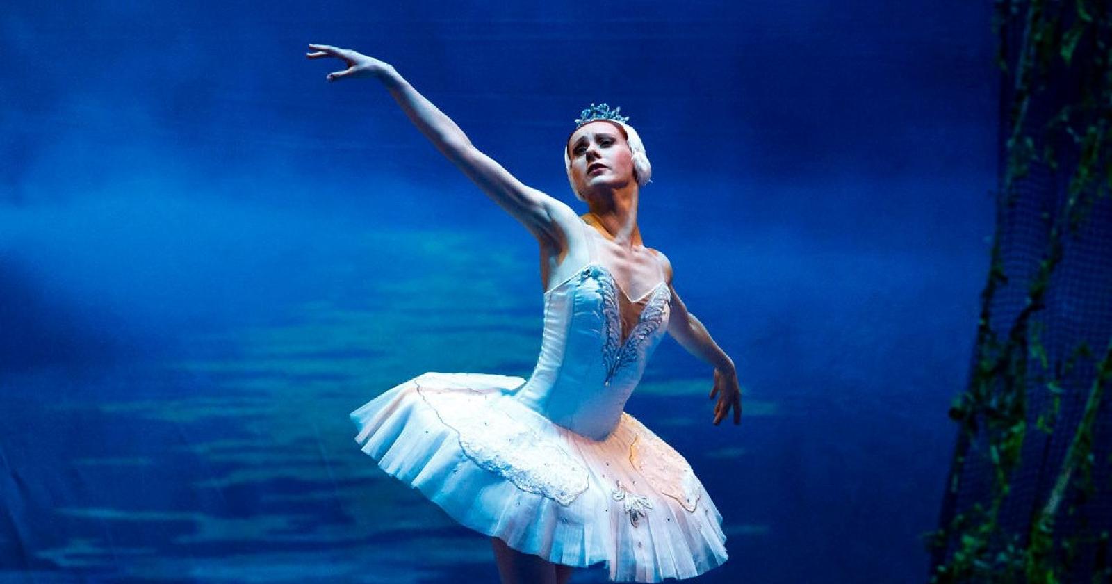 "Il lago dei cigni" di Tchaikovsky protagonista l'étoile Obengul