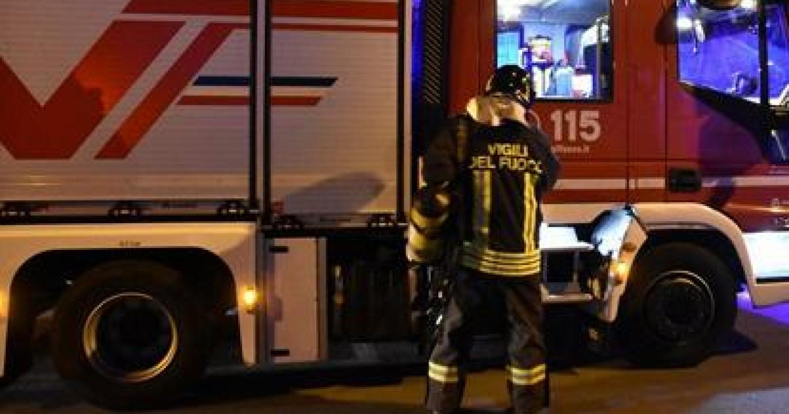 Incendio in azienda nella notte: si indaga sulle cause