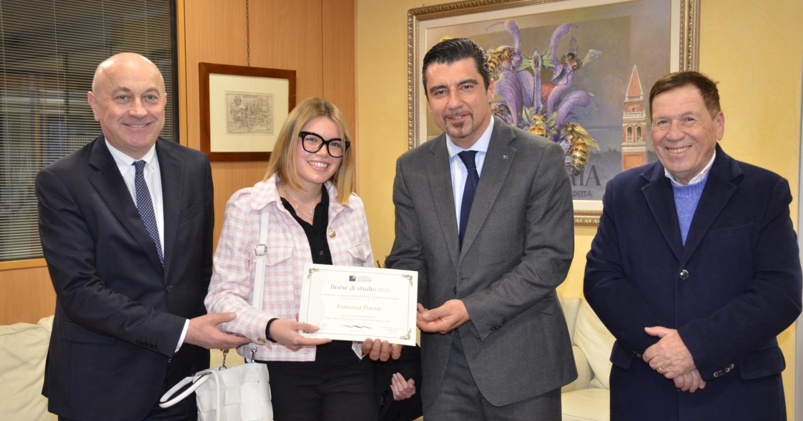 Borse di studio, dalla Banca agli studenti 