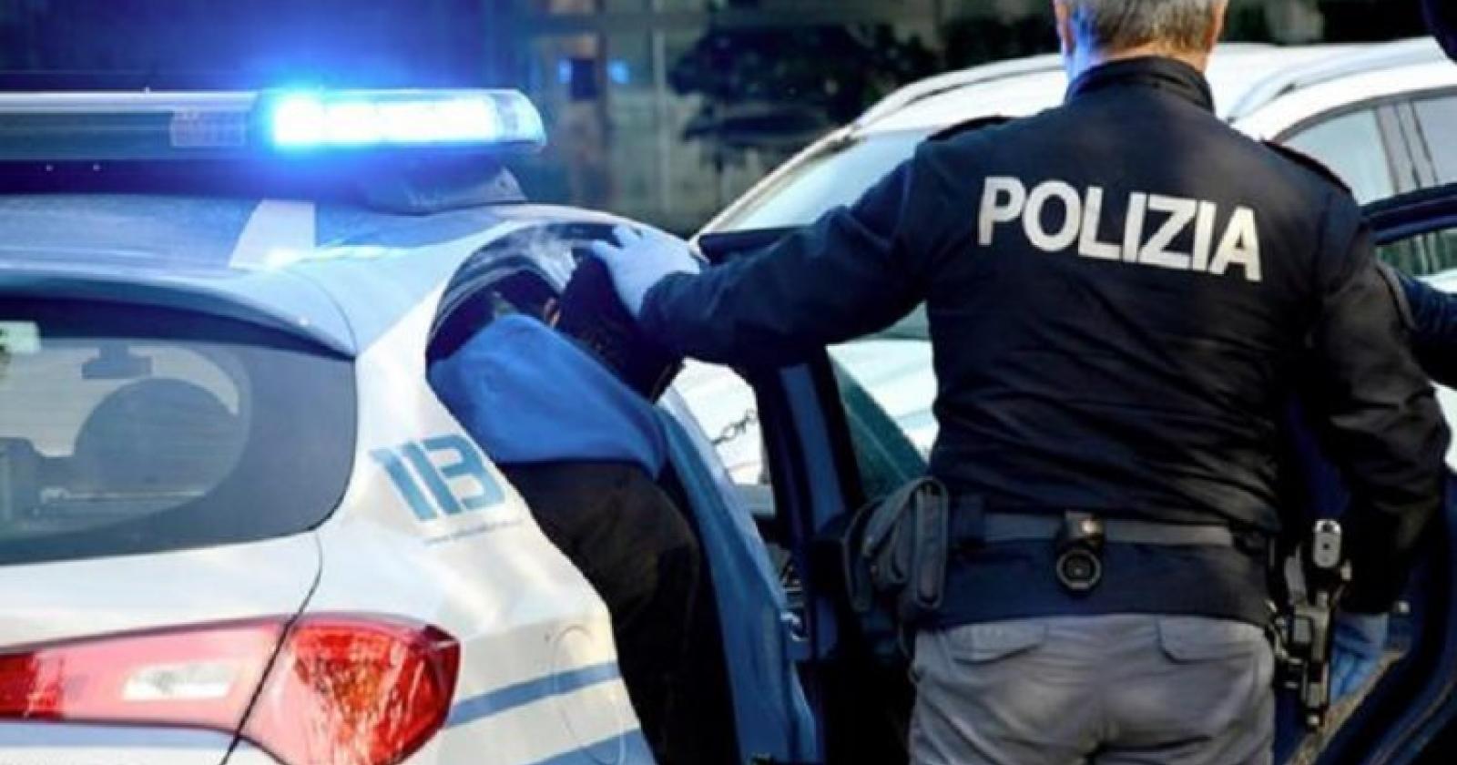 Arrestato ed espulso, rientra e si fa assumere come infermiere
