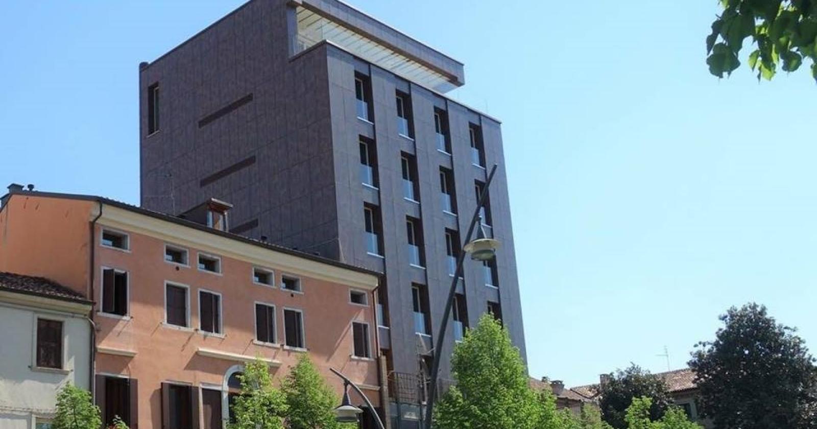 Ex hotel Granatiere aggiudicato all'asta
