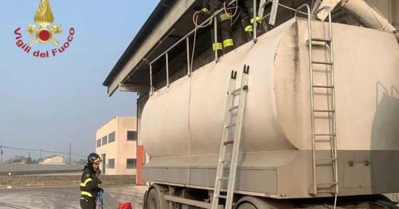 Cade nella cisterna del suo camion: morto