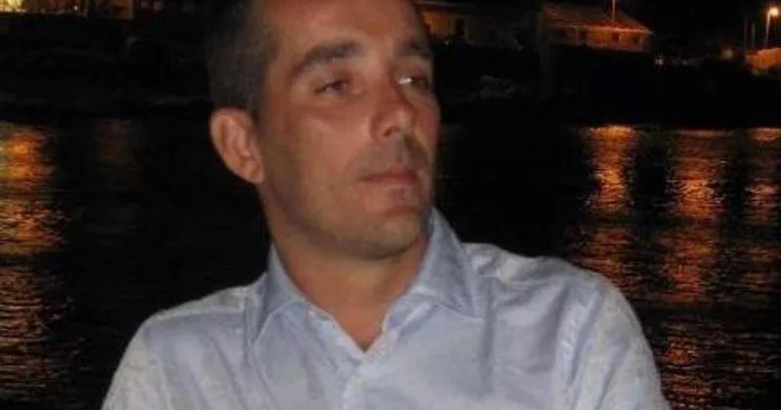 Padre di due bimbi trovato morto sul divano