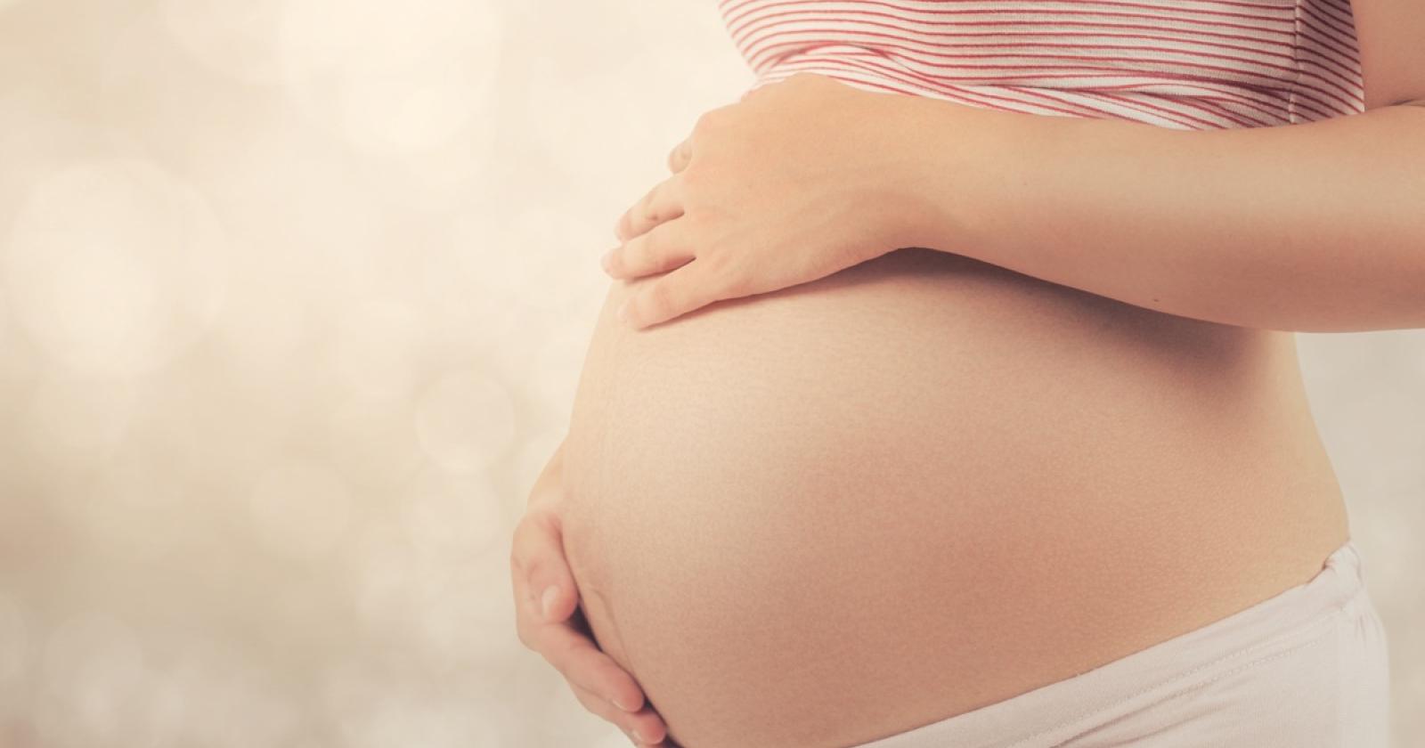 Resta incinta mentre è in prova, assunta e stabilizzata