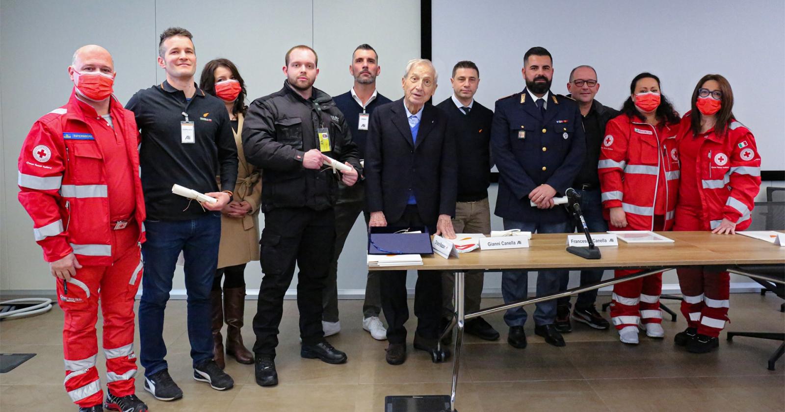 Arresto cardiaco mentre fanno la spesa, salvati dal personale
