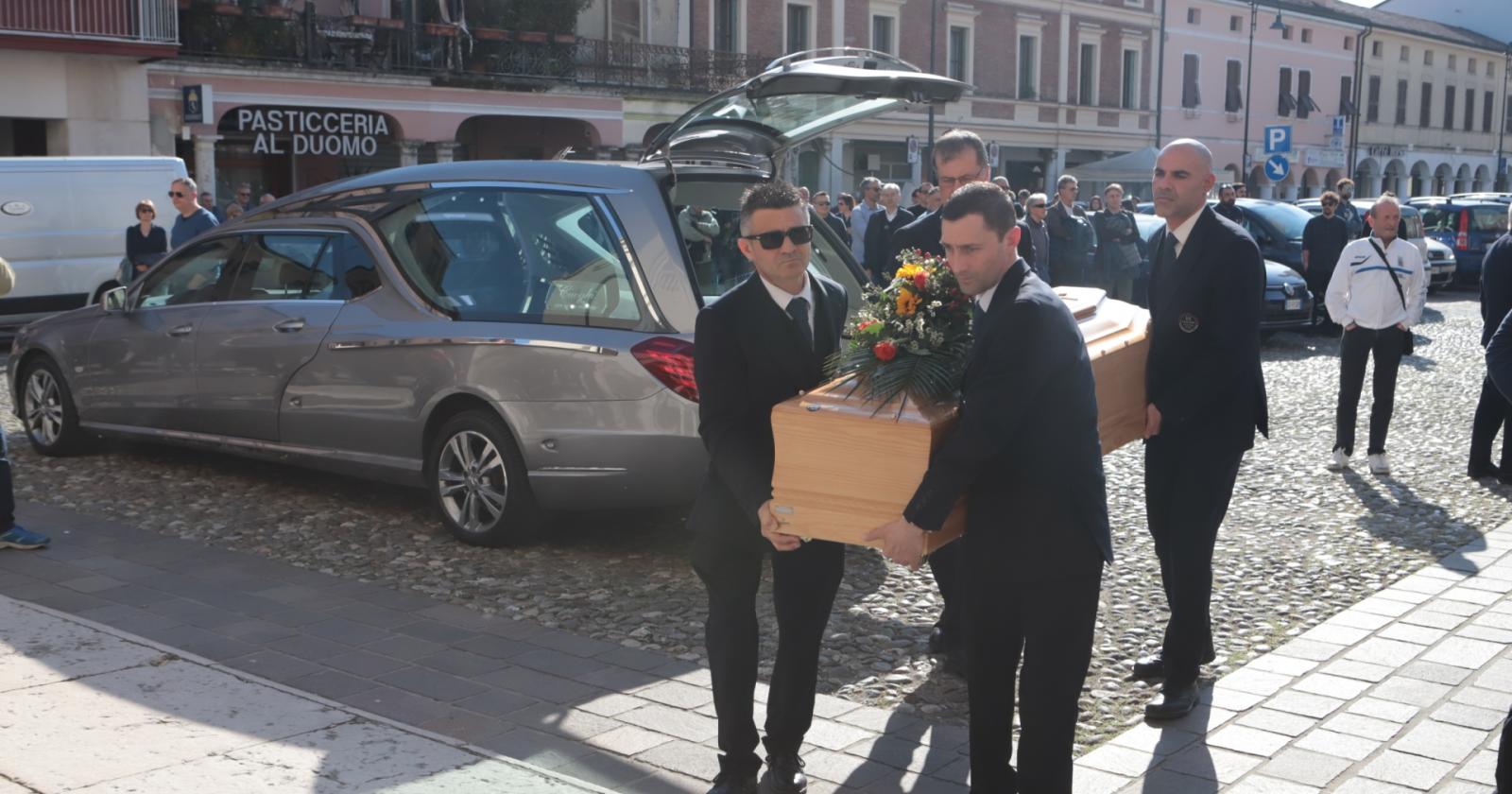 L'ultimo saluto a Frank, mito del calcio 