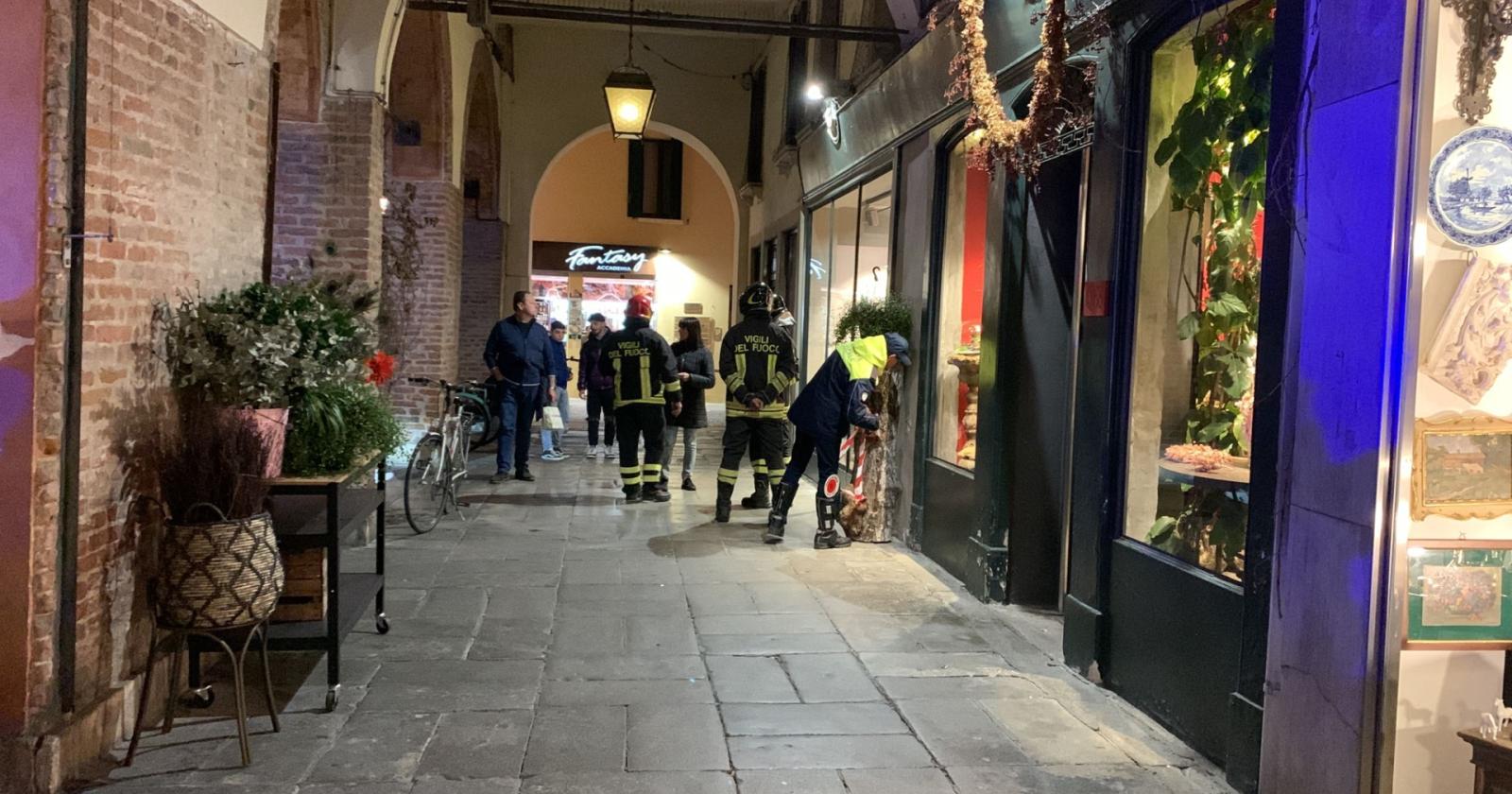 Il boato in piazza destinato a restare senza un perché