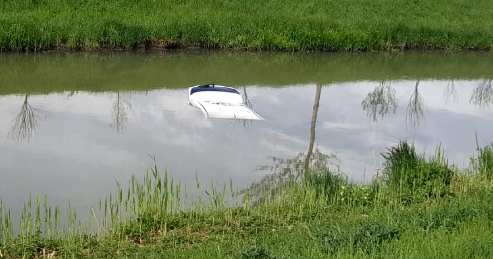 Intrappolata nel canale, la salva un angelo