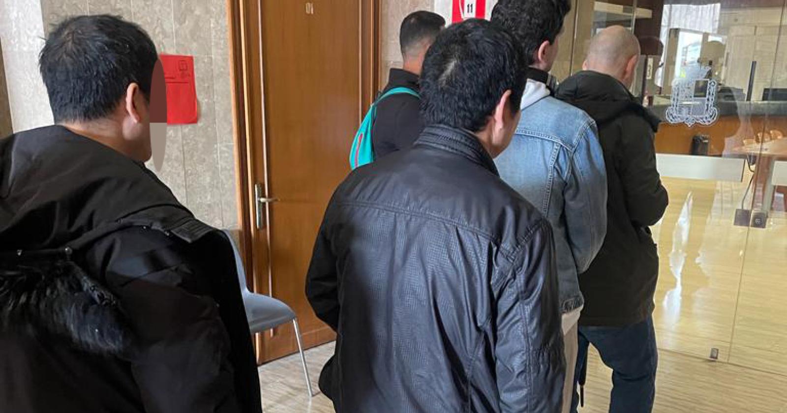 Lunghe code e proteste all’anagrafe