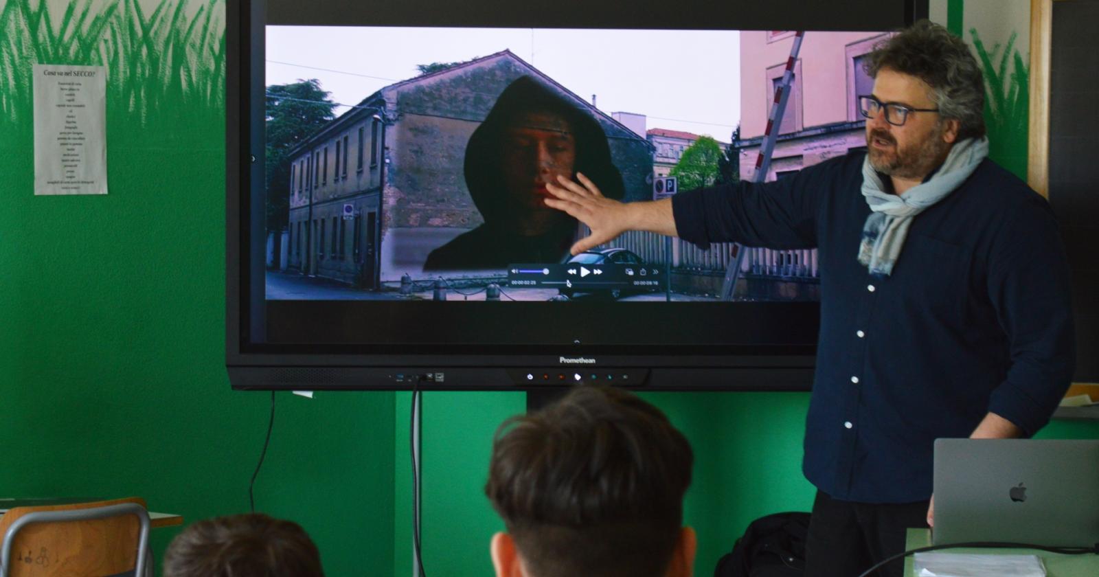 Come nasce un videoclip: giovani videomaker al lavoro alle "Casalini"