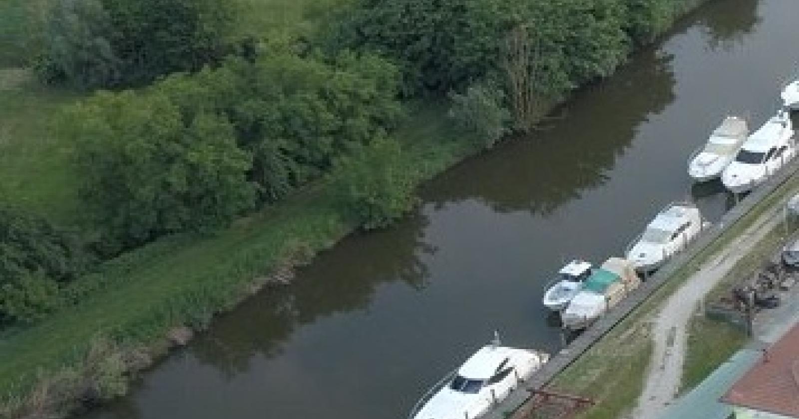 Porta Vinciana chiusa, barche "prigioniere"