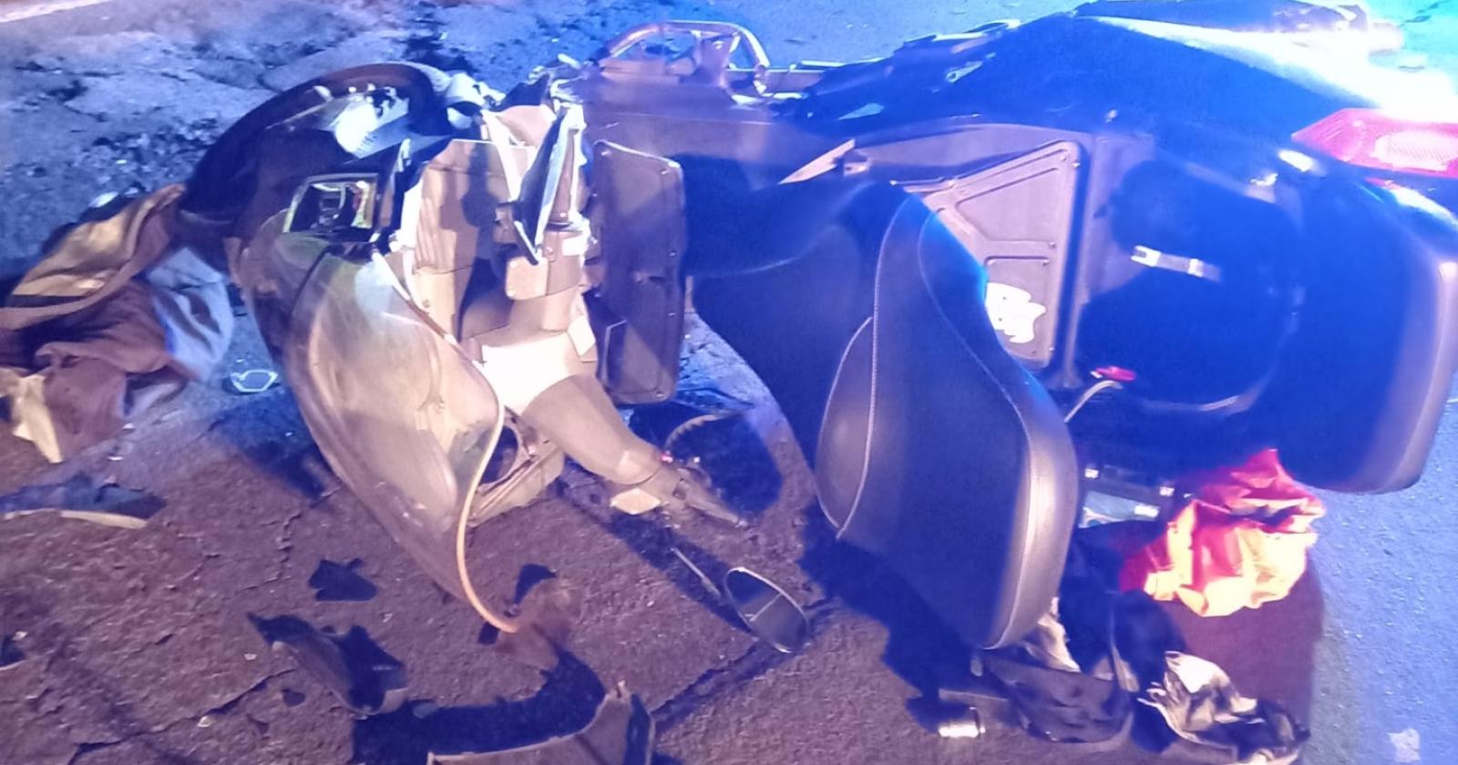 Auto contro scooter, giovane fuori pericolo