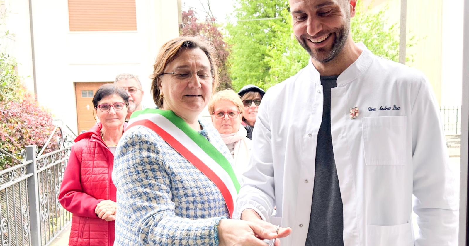 Andrea rileva la farmacia: resterà aperta