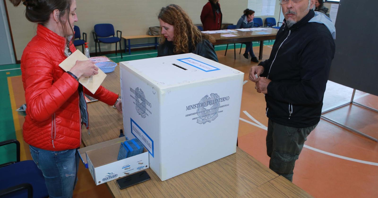 Affluenza timida alle urne: il 13,81% ha votato alle 12