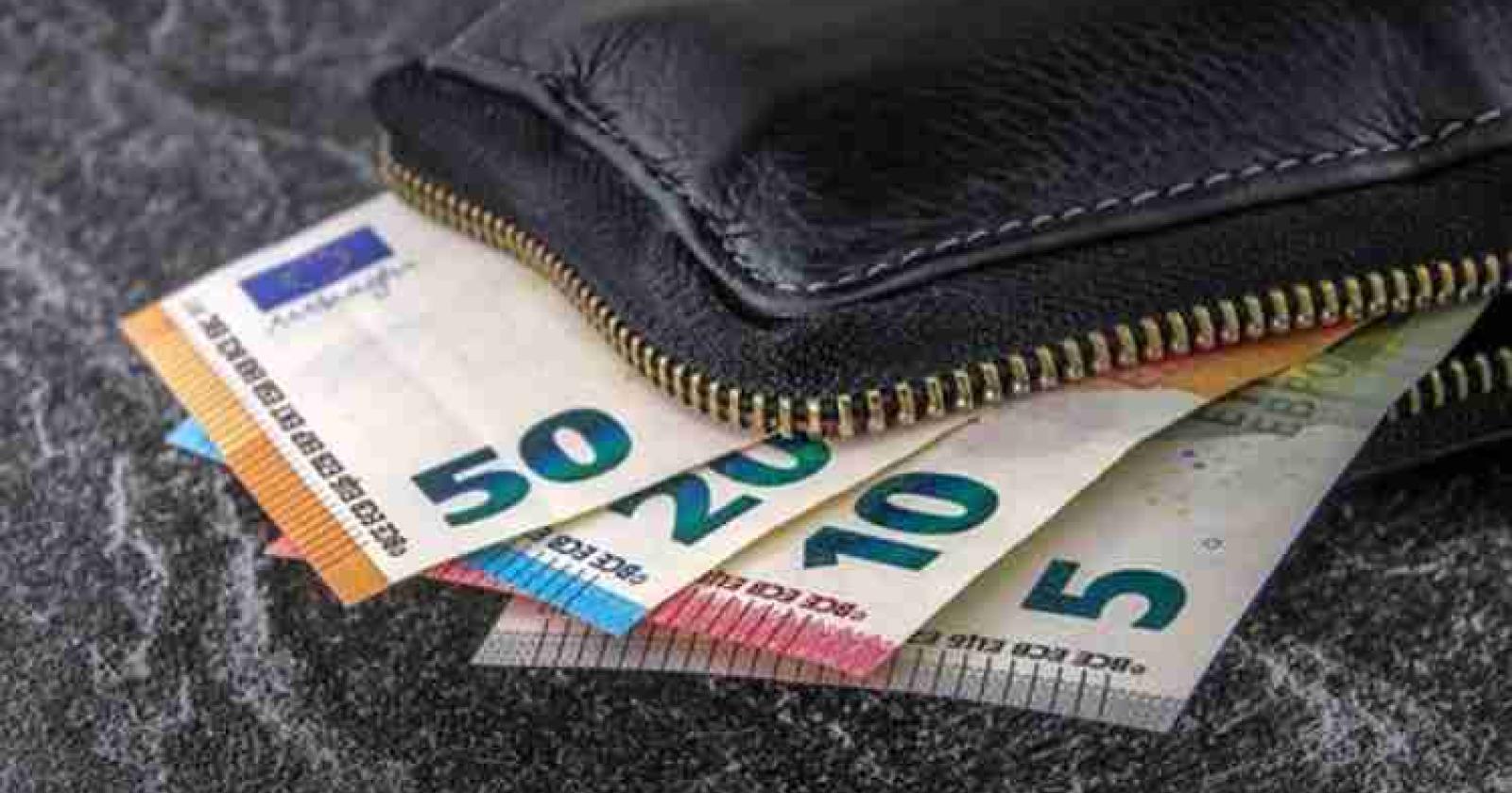 Un tesoro nelle tasche degli abiti regalati alla parrocchia