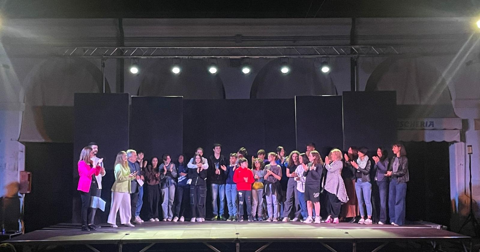 Tra scuola e teatro, il finale fa il pienone in piazza Annonaria 