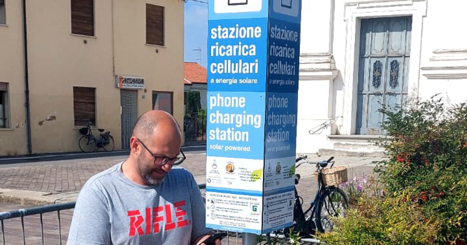 Il cellulare? Qui te lo ricarica il sole