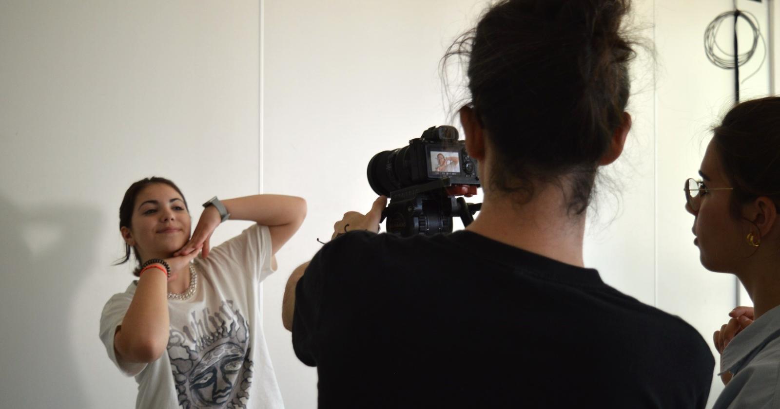 Il primo ciak in classe: ragazzi in scena, dalla musica al videoclip