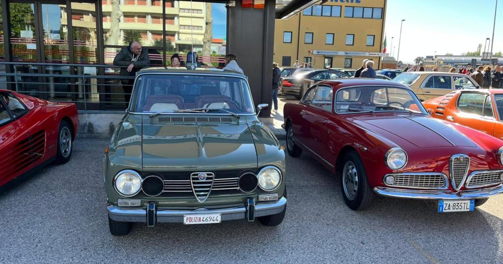 La storica Alfa Romeo Giulia della Polizia regina dei raduni