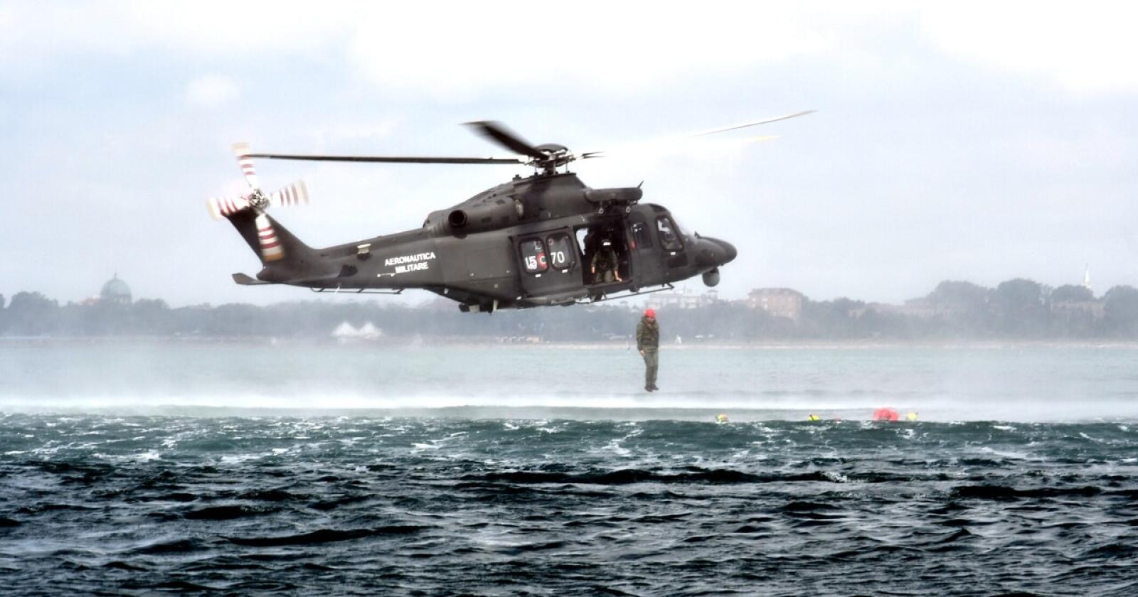 Recupero uomo in mare davanti al Lido, è un'esercitazione