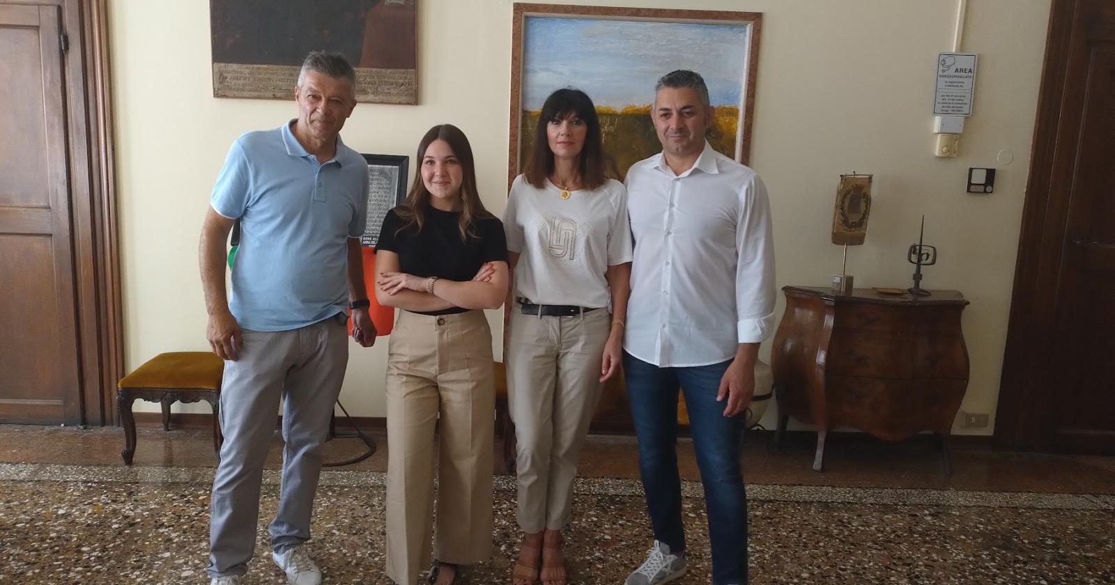 L'assessore compie 19 anni e domani farà la maturità.