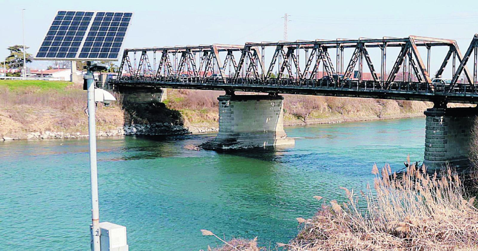 Adige, campanello d’allarme per scarichi e sversamenti