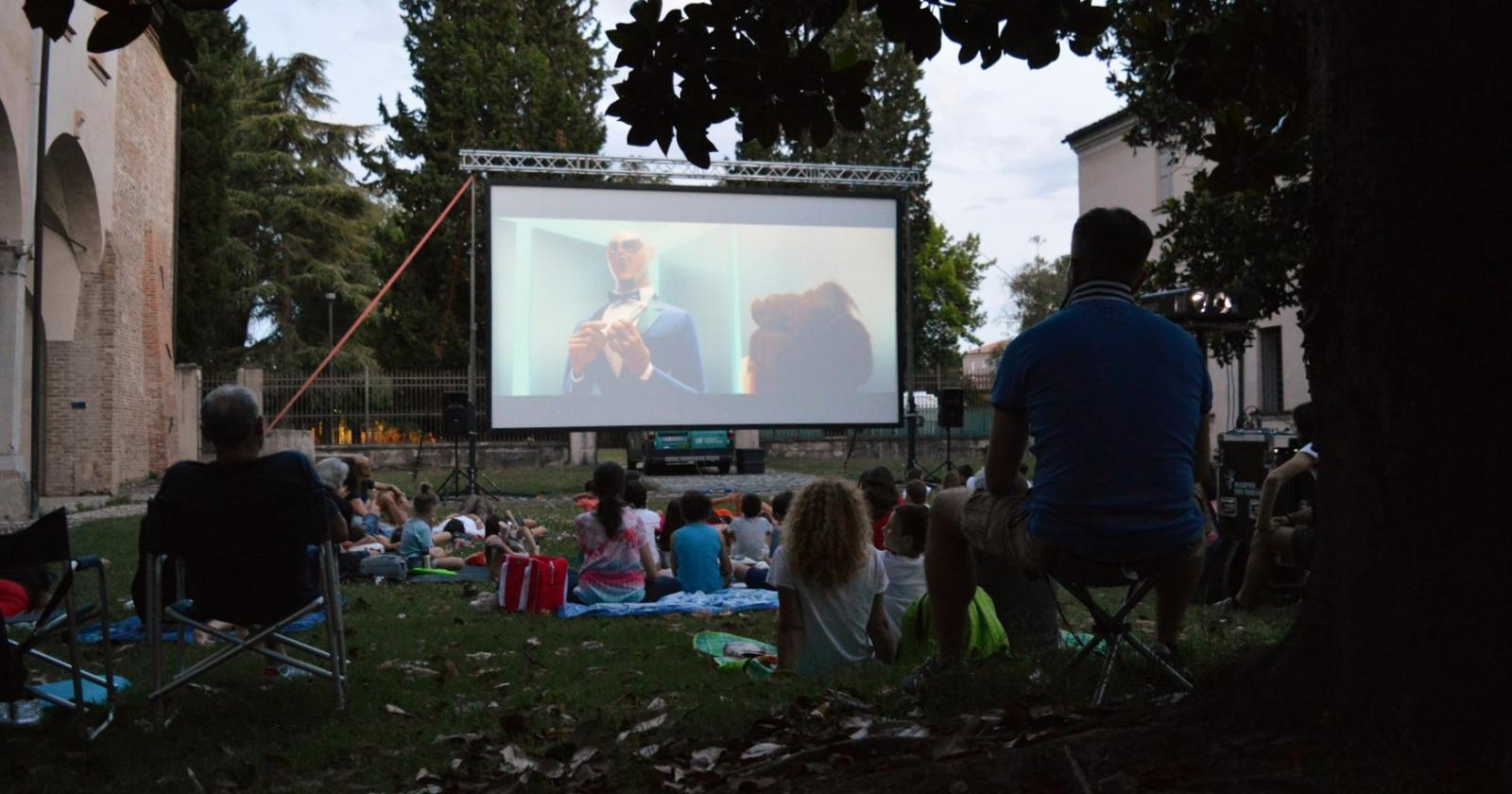"Cinema in giro": successo per la tappa al monastero degli Olivetani