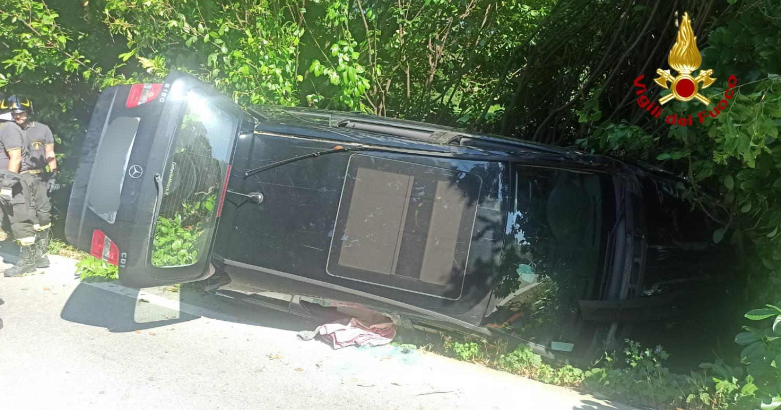Carambola dell'auto dopo lo scontro
