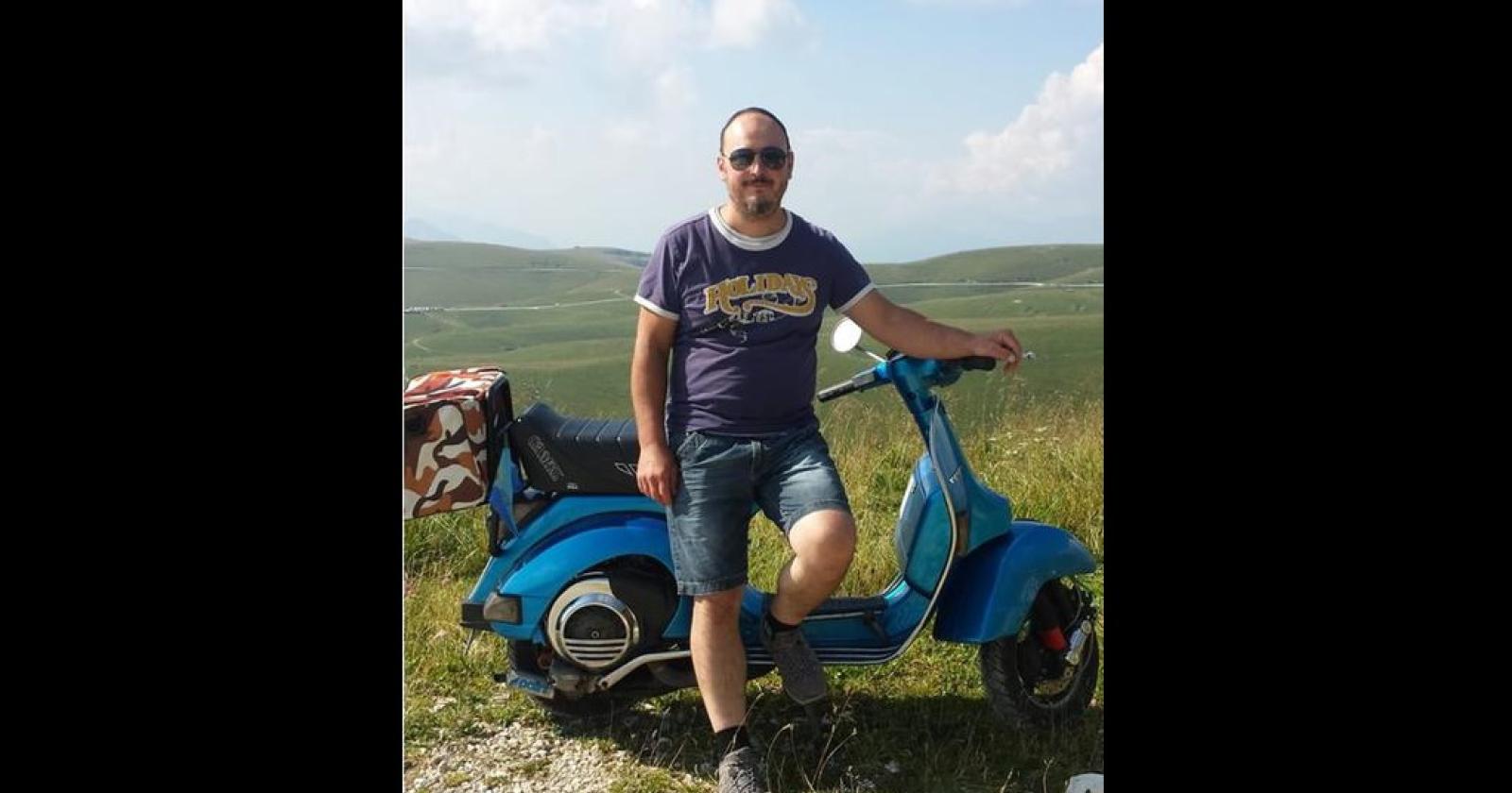 Daniele muore a due passi da casa, investito