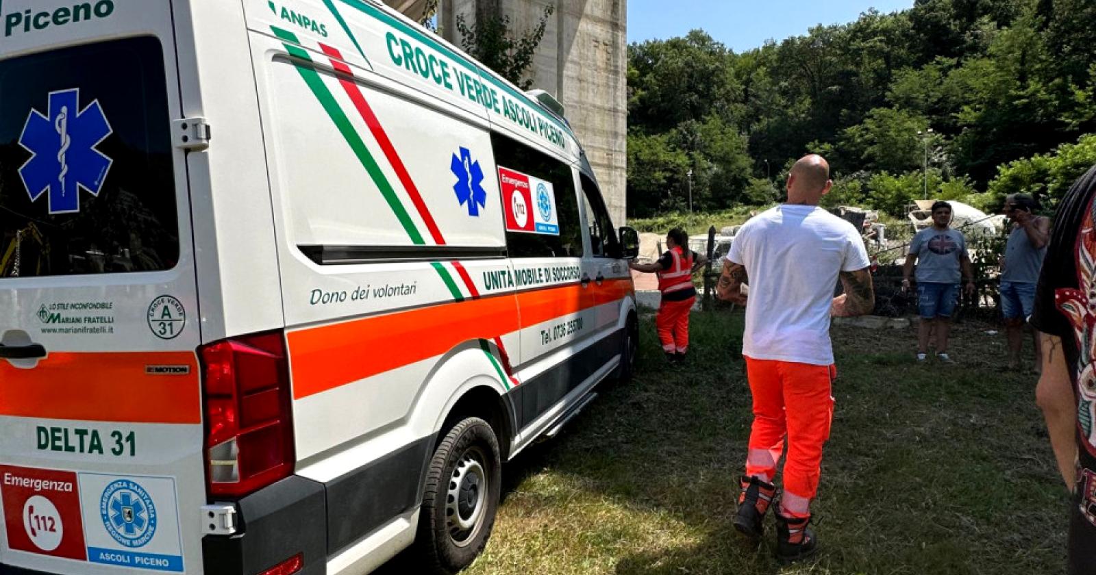 Cade dal cavalcavia e muore a 32 anni