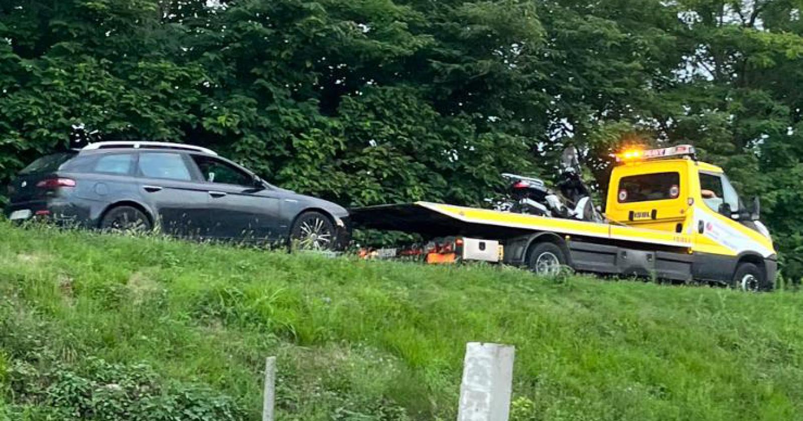 Scooterista gravissimo, rischia di perdere una gamba